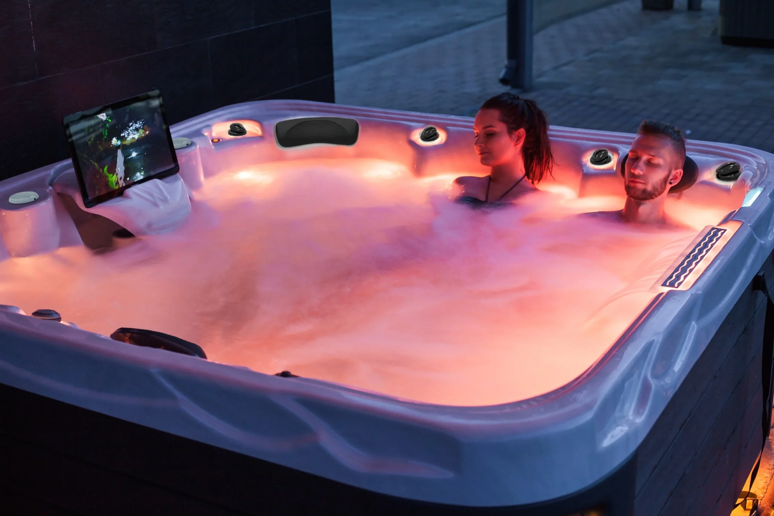 Zaventrax outdoor hot tub